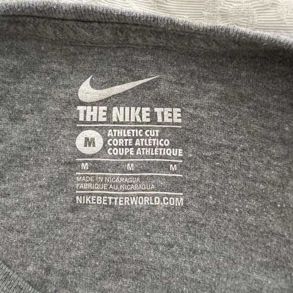 Nike Athletic T-Shirt - Picture 4 of 4